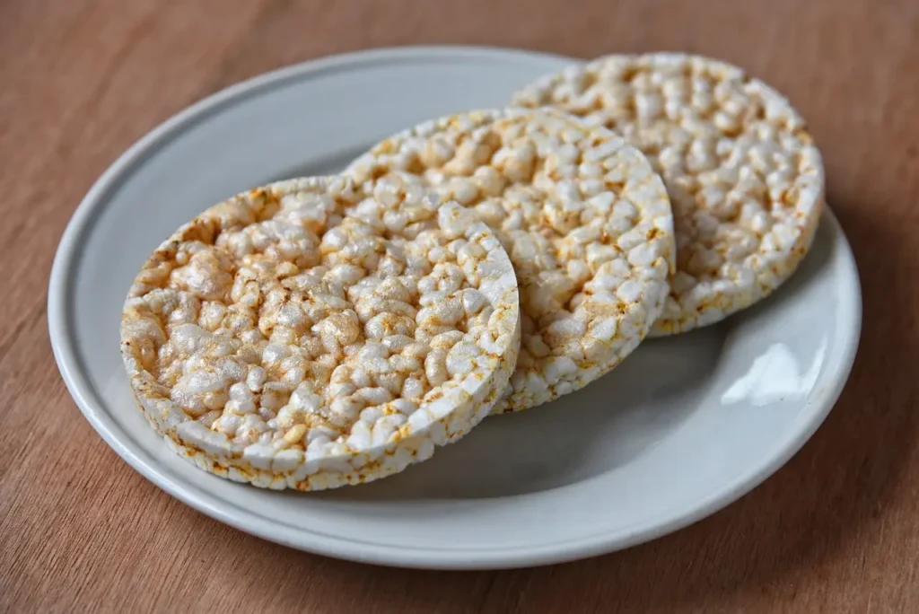 Discover-the-top-7-health-benefits-of-rice-crackers-the-perfect-gluten-free-snack-thats-both-delicious-and-nutritious.-Perfect-for-health-conscious-individuals-looking-for-a-tasty-treat-1024x684 Rice Crackers 7 Health Benefits